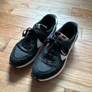 Women’s Nike Waffle Debut